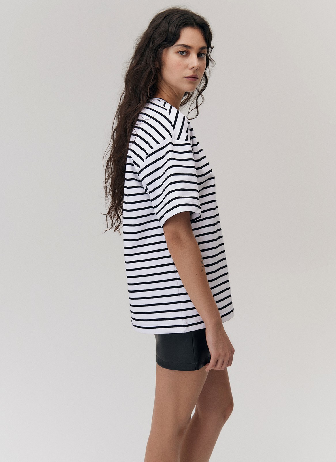 Футболка плотная oversize Молочно-черный цвет купить в All We Need